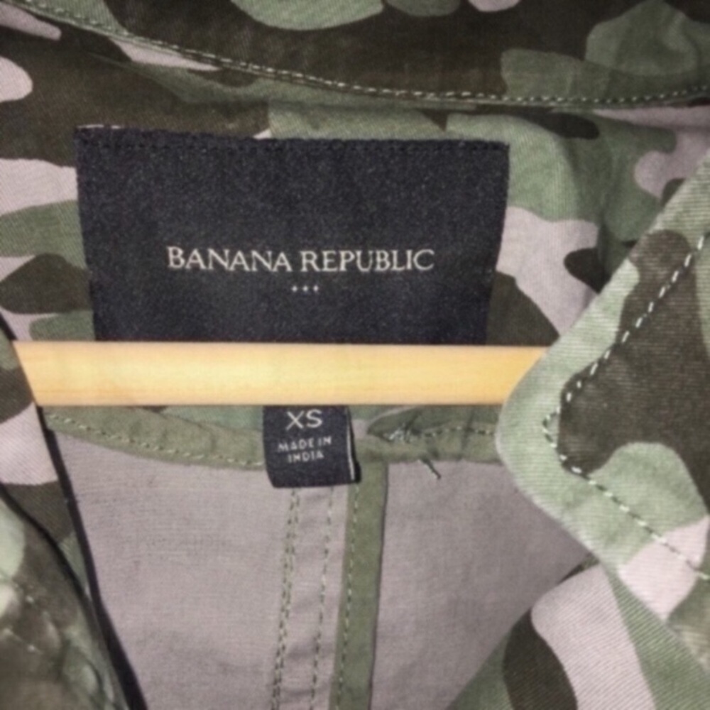 Banana Republic Camo Zip & Tie Jacket - Picture 5 of 6